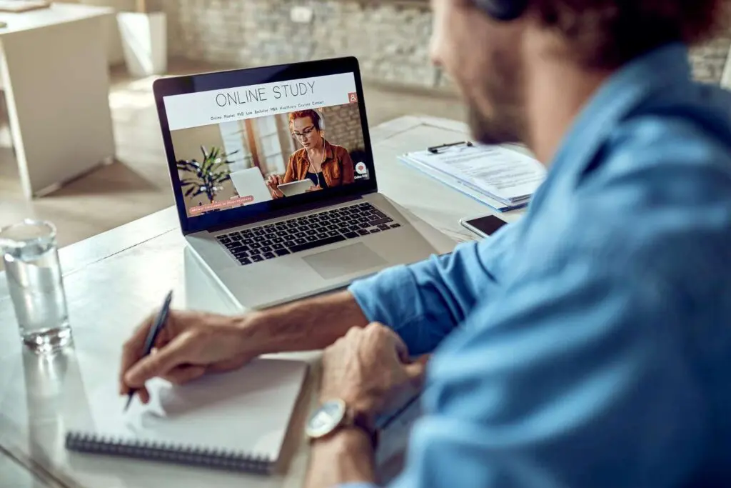 a man benefitting from online education