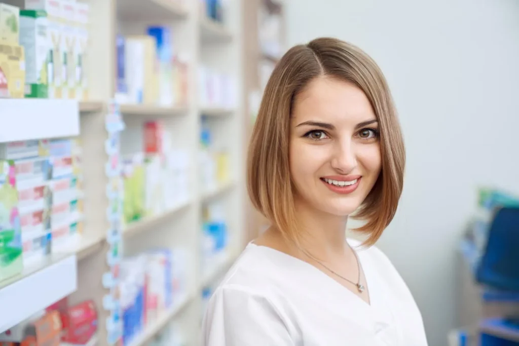 a pharmacy assistant works with a pharmacy assistant diploma