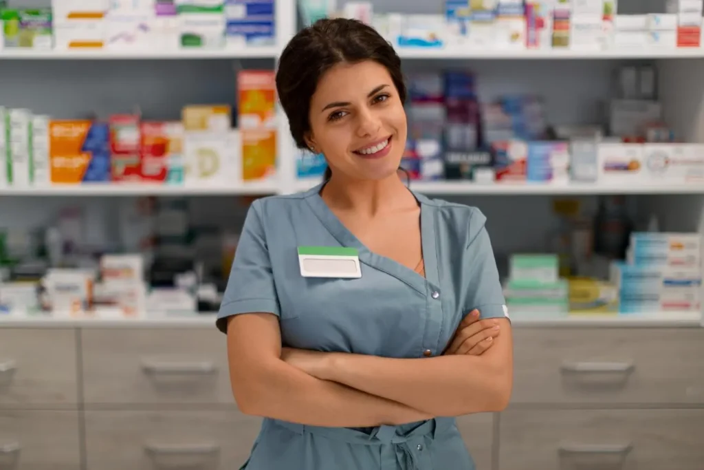 a pharmacy assistant works with a pharmacy assistant diploma